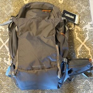 CamelBak Rim Runner X30 2L Gray Backpack